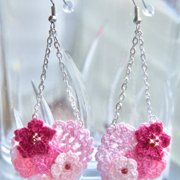 Sweet hearts microcrochet pink flowers earrings