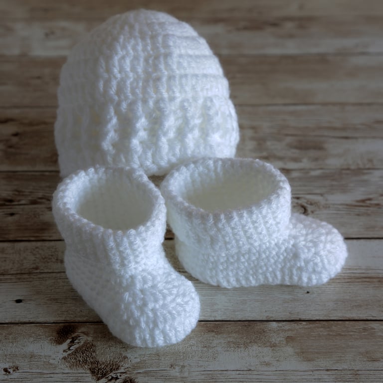 Crochet Baby Hat and Booties