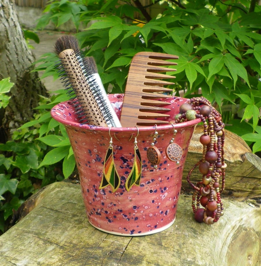 Jewellery earring bowl for organising and displaying your jewelry