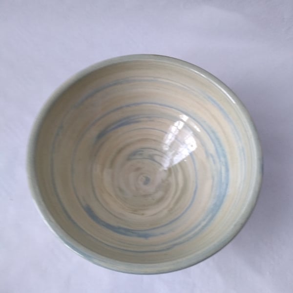 POTTERY AGATE WARE BOWL, WHITE, GREEN AND BLUE EARTHENWARE DIAMETER 18 CMS