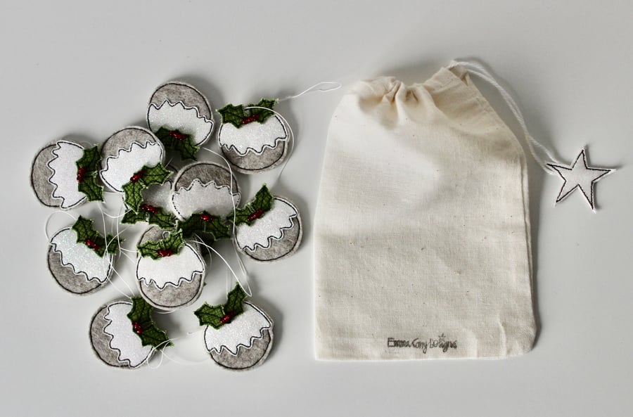 'Christmas Pudding Garland' - Hanging Decoration