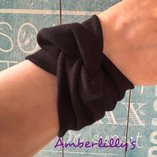 Black Cuff Bracelet in stretch viscose 
