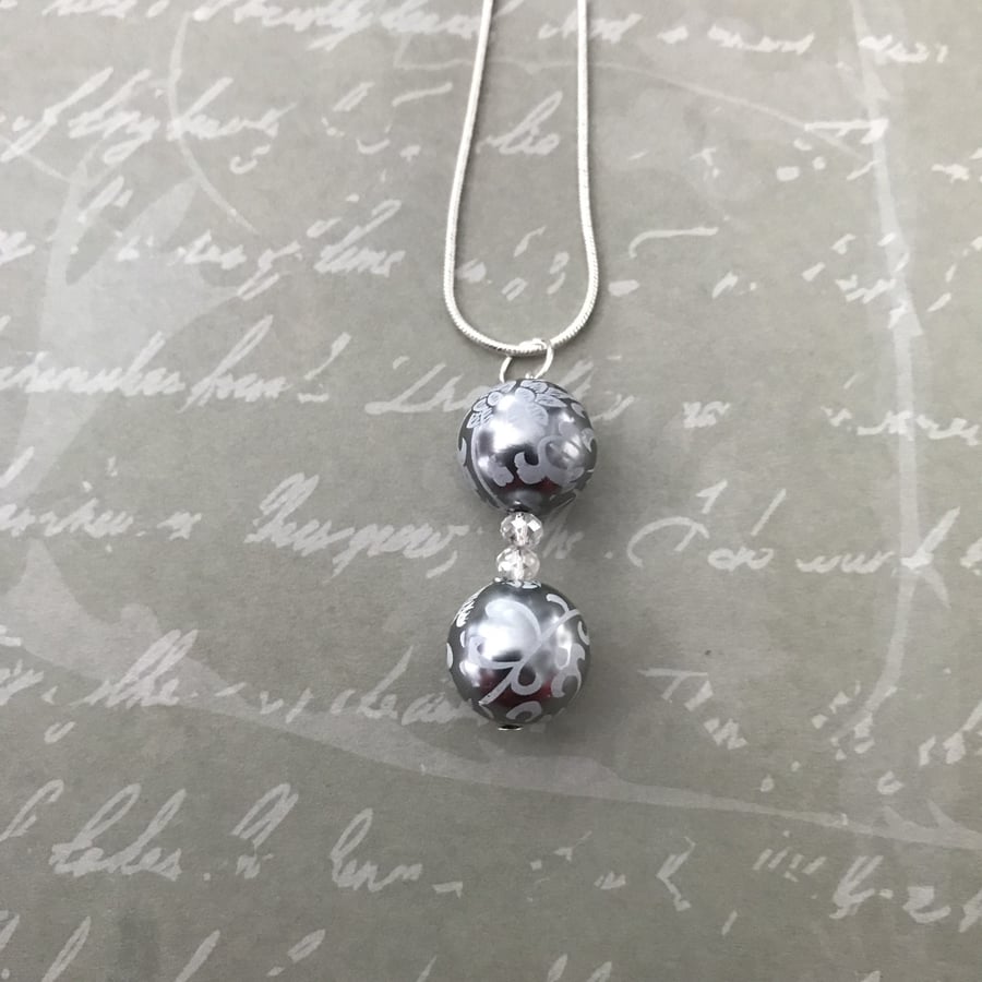 White & Silver Bead Pendant Necklace