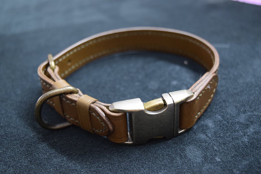 Handmade Leather Dog Collar, Quick Release, Medium 31-37cm