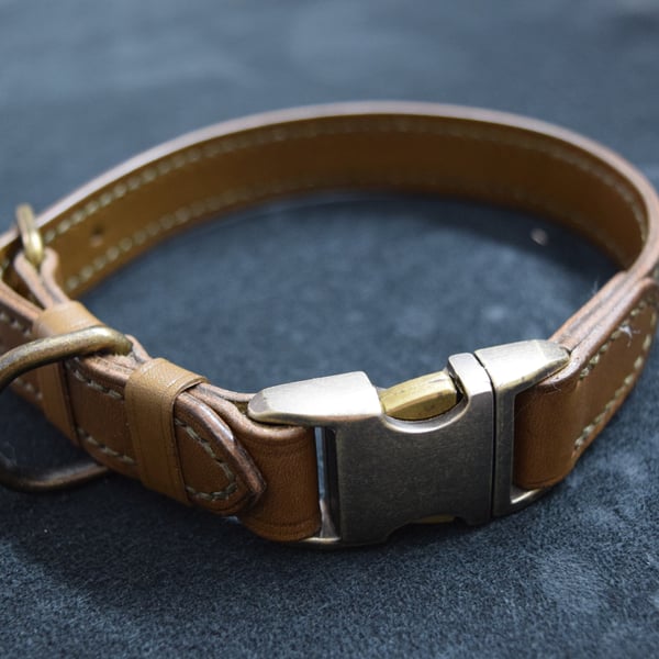 Handmade Leather Dog Collar, Quick Release, Medium 31-37cm