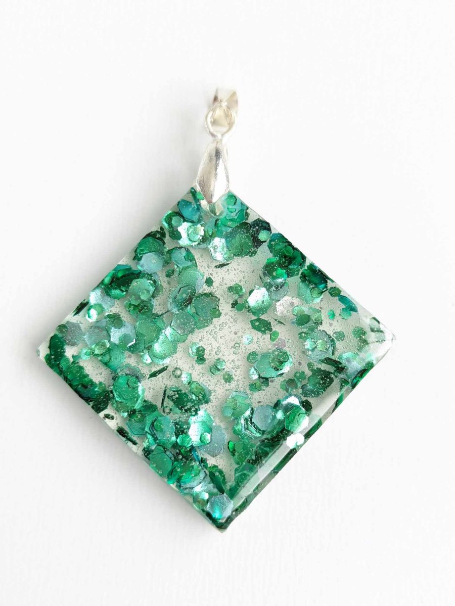 Diamond Shape Resin Pendant With Green Glitter