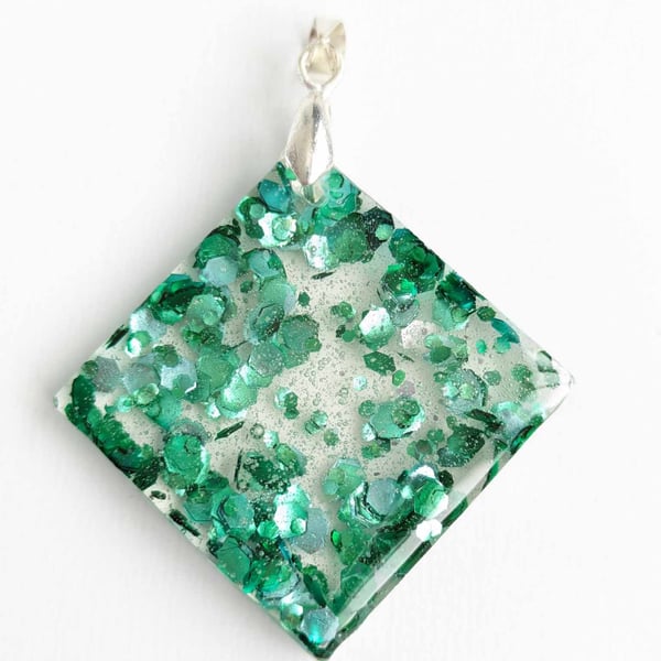 Diamond Shape Resin Pendant With Green Glitter