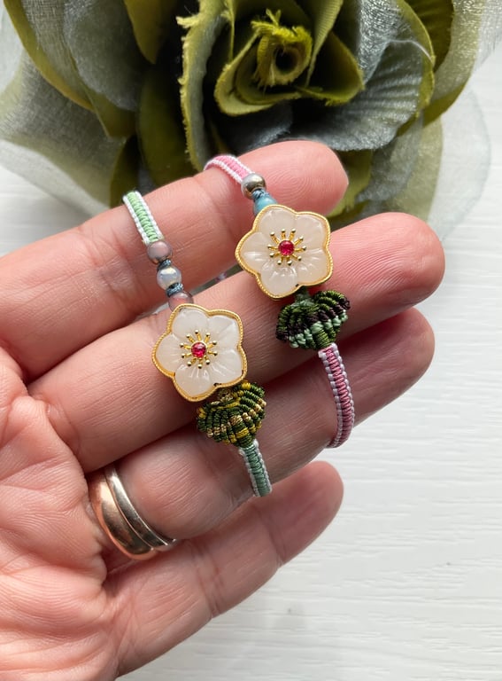 A pair Handmade Costume Floral Beads Bracelet -- gift for girl, friendship