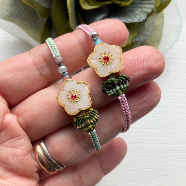 A pair Handmade Costume Floral Beads Bracelet -- gift for girl, friendship