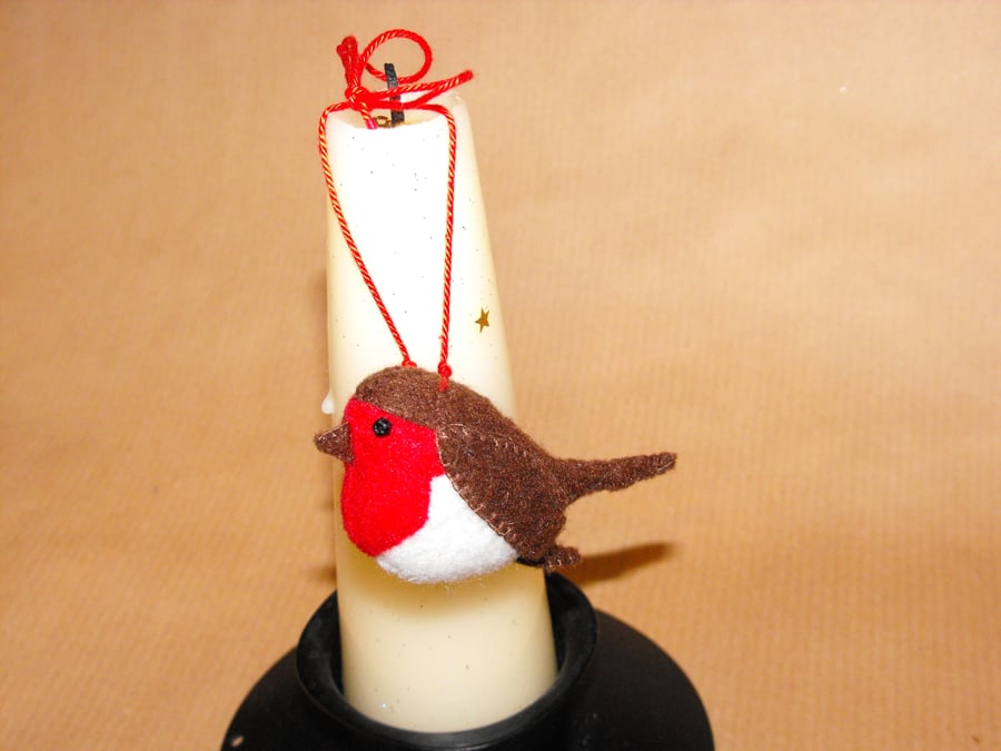 Christmas Robin hanging bauble decoration