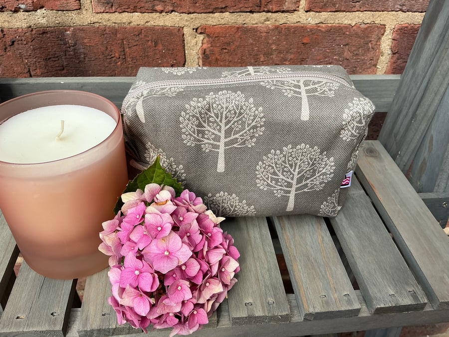 Grey Mulberry Tree Box Pouch