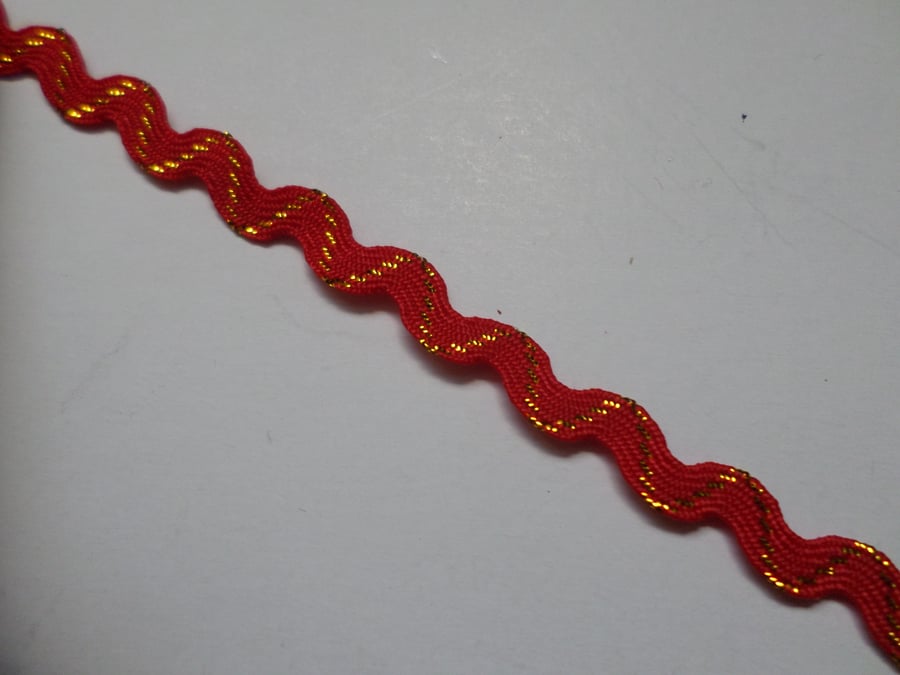 1m Length Ric Rac Trim 8mm Metallic Red Folksy