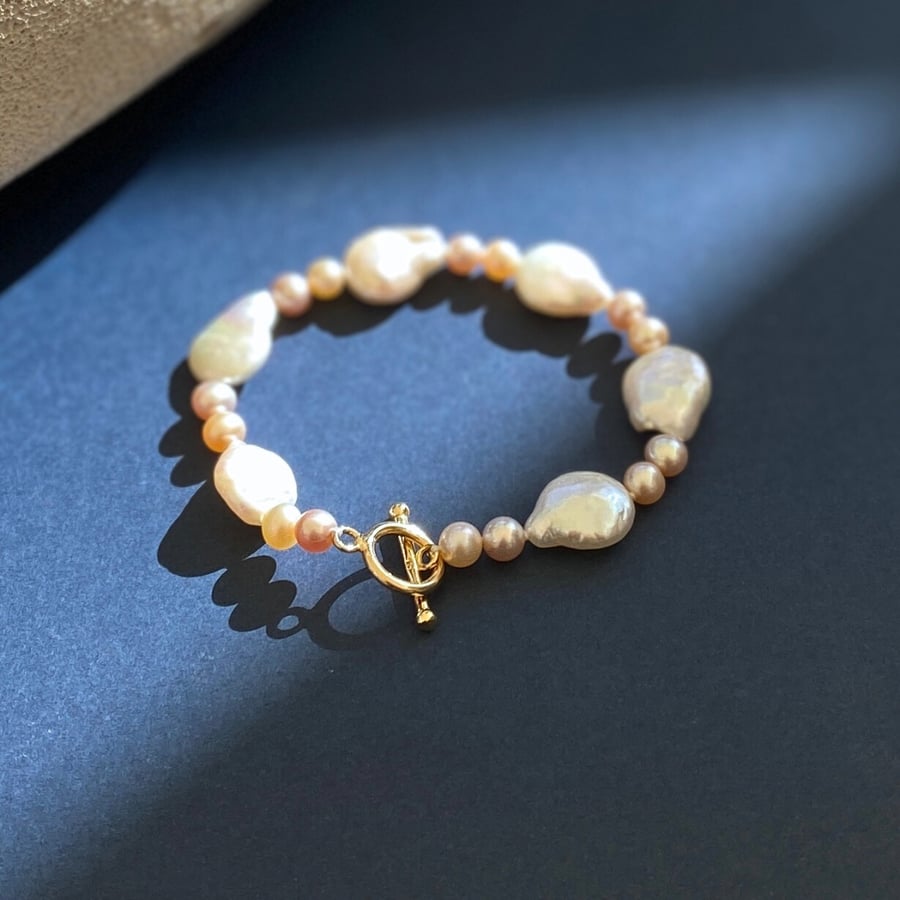 Baroque freshwater pearl bracelet in gold plated toggle clasp 