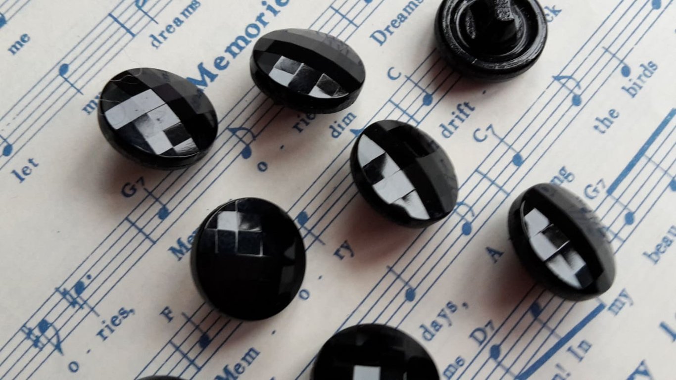 Real Glass Jet Effect Faceted Black Shank Button 13.8 mm 9 16" 22 ligne x 6