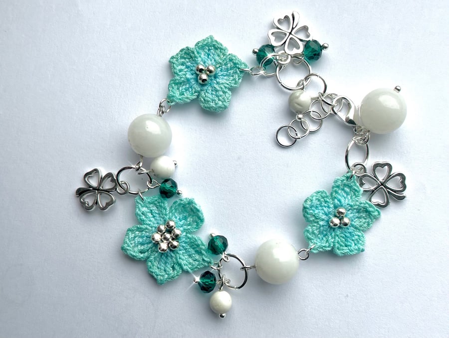 Microcrochet Florals , White Agate, White Howlite, Green Glass Beads Bracelet 