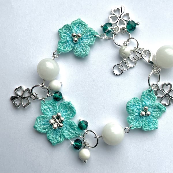 Microcrochet Florals , White Agate, White Howlite, Green Glass Beads Bracelet 