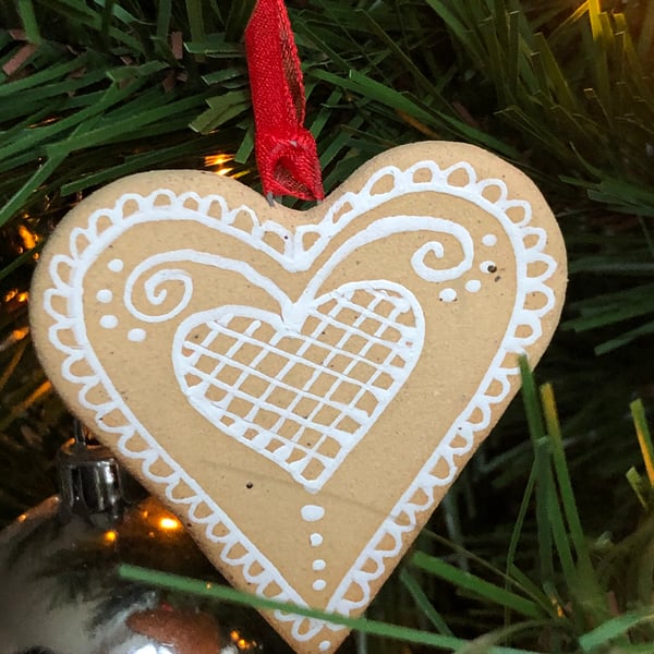 Gingerbread style hanging heart decoration 1