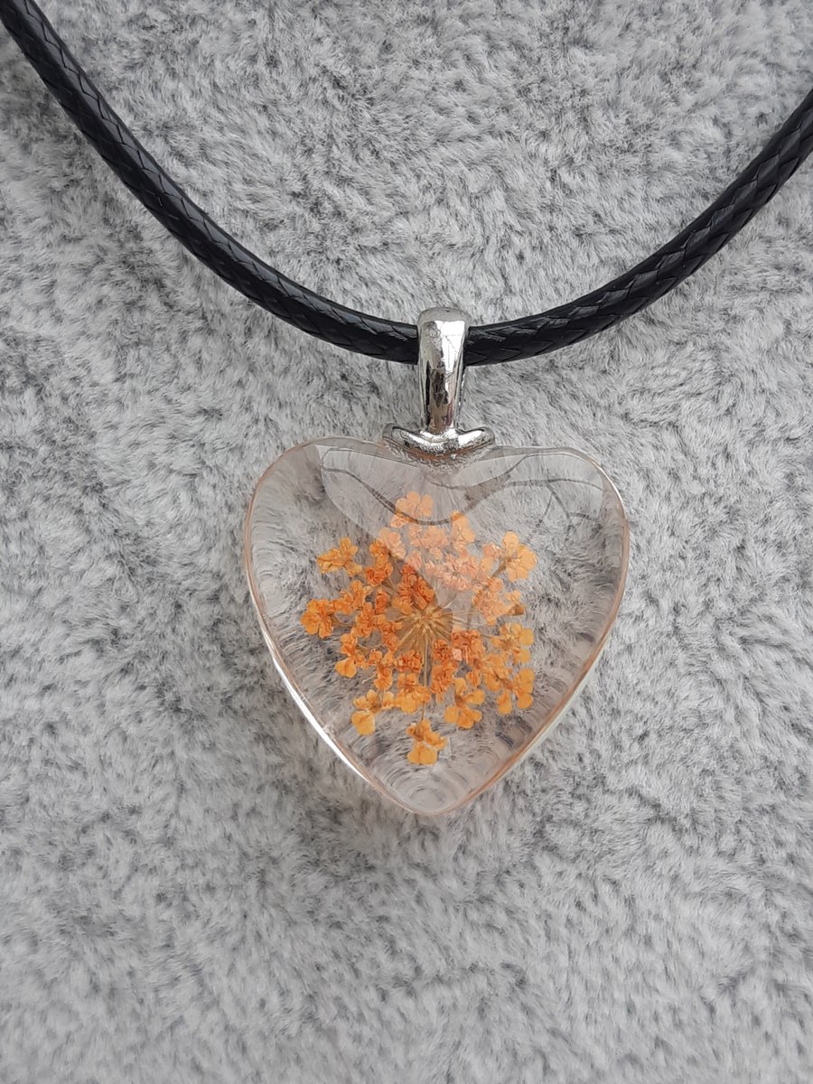 Dried flower pendant necklace