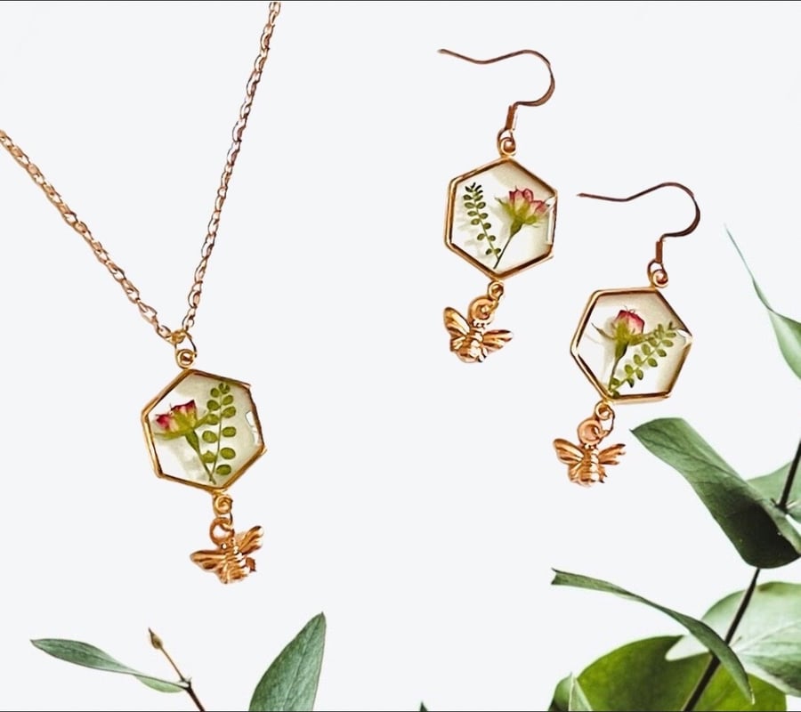 Gold bee jewellery set, bee charm earrings, pressed flower pendant 
