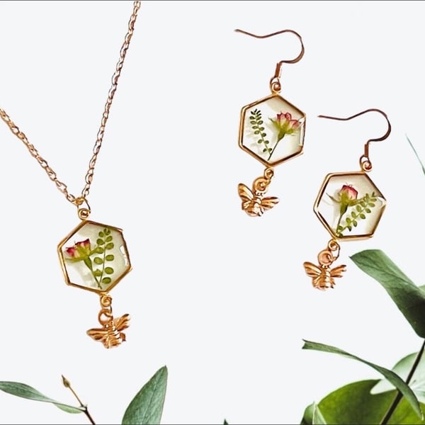 Gold bee jewellery set, bee charm earrings, pressed flower pendant 