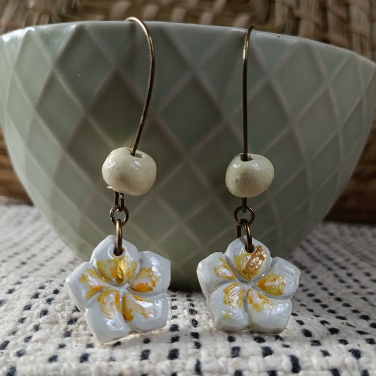 Hibiscus dangle earrings 