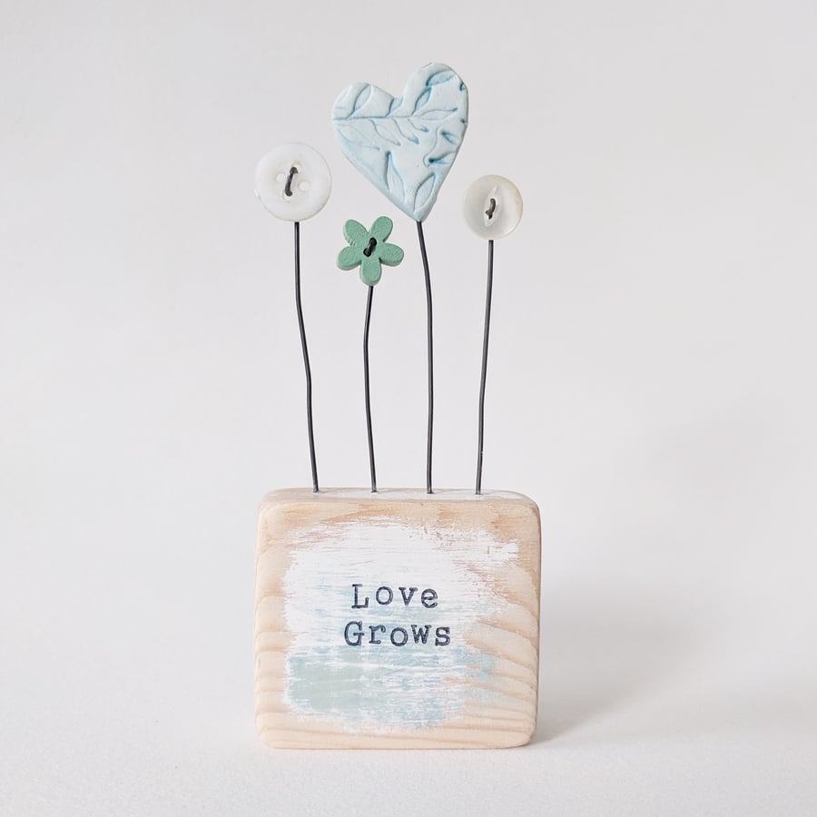  Clay Heart and Buttons in a Painted Wood Block 'Love Grows'