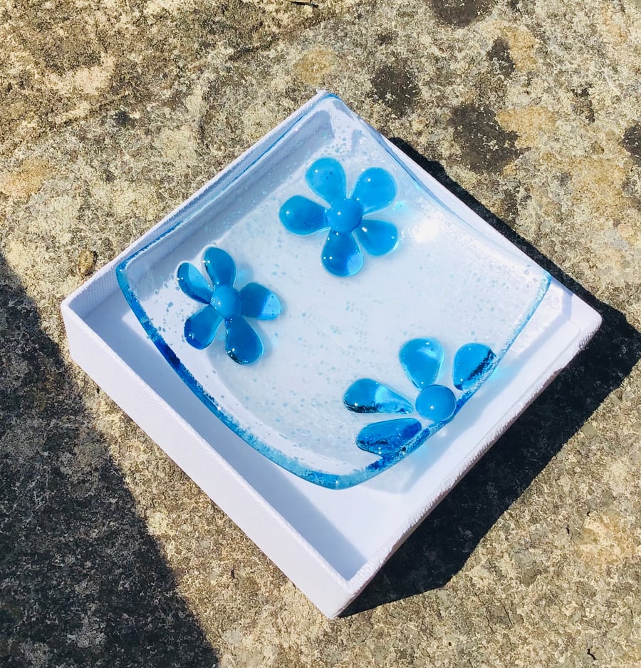 Fused glass trinket  dish in white linen box 