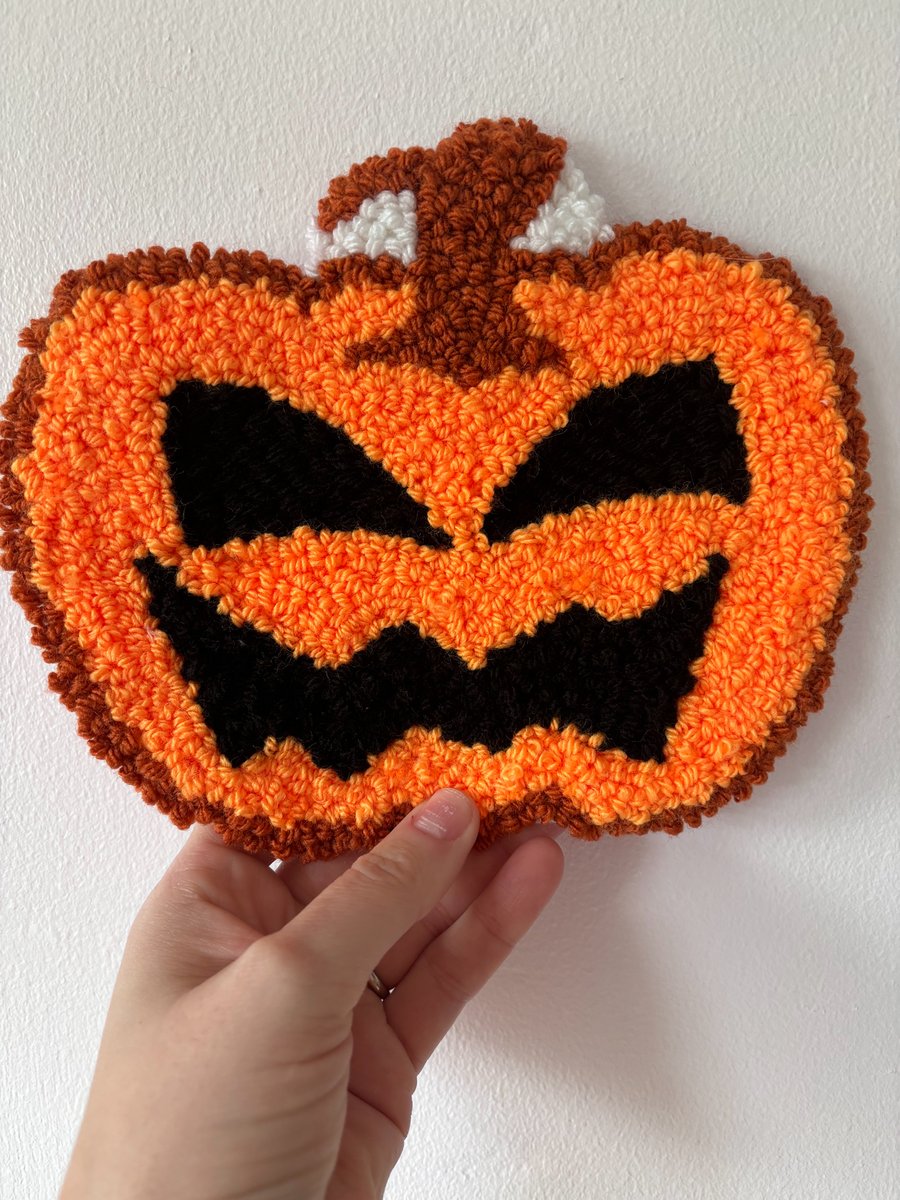 Punch needle Halloween pumpkin decor,wall decor,pumpkin large mug rug,plant rug