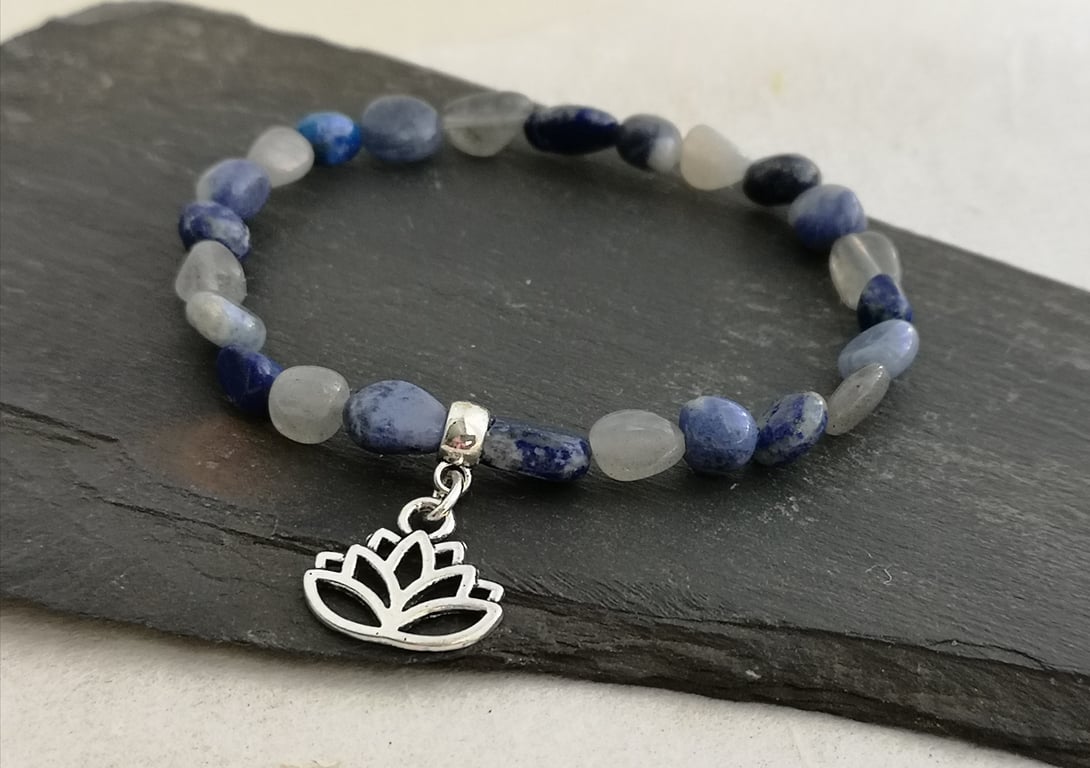 Third eye chakra elastic bracelet with labradorite, sodalite and lapis lazuli 