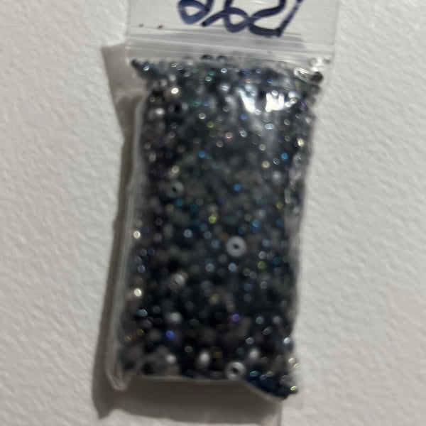 Seed beads for jewellery making (b26)
