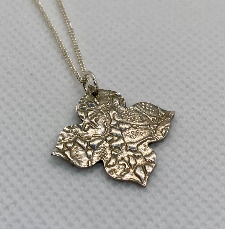 Pure silver necklace with embossed lace pattern 