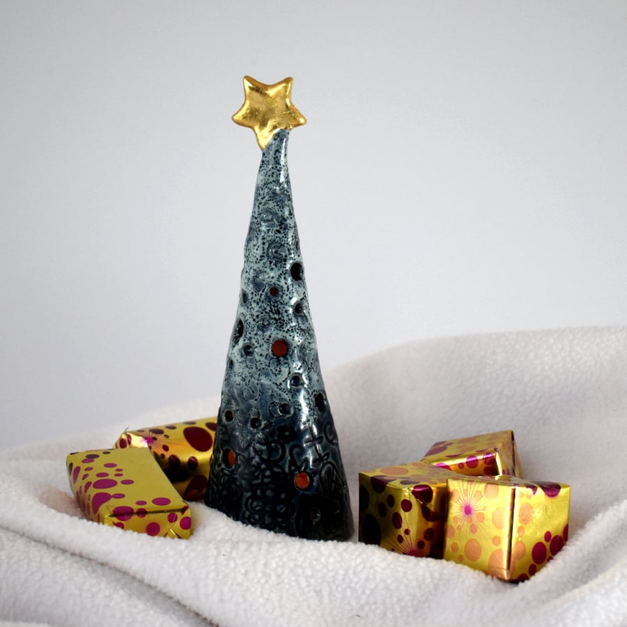 18-527 Ceramic Christmas Tree Tea Light Holder