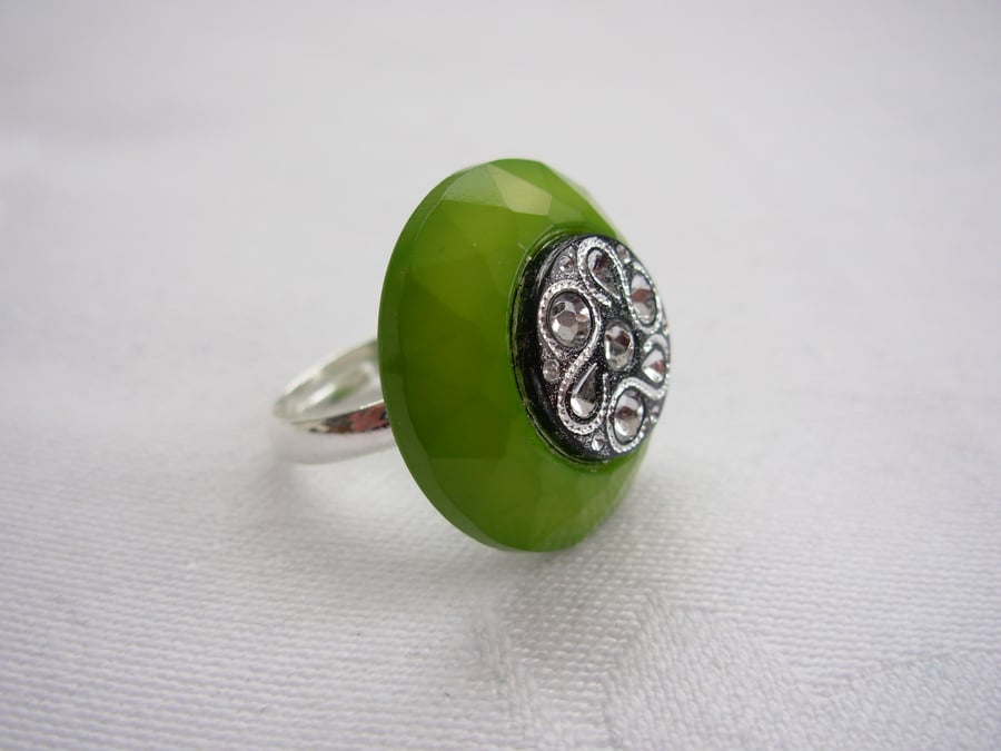 Button Ring Green and Silver