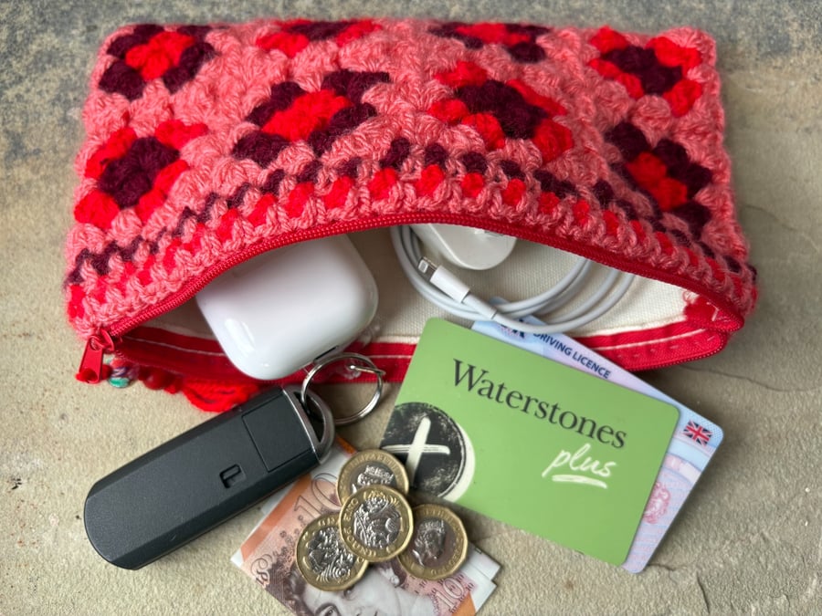 Pouch organiser for on the go
