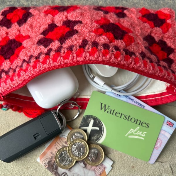 Pouch organiser for on the go