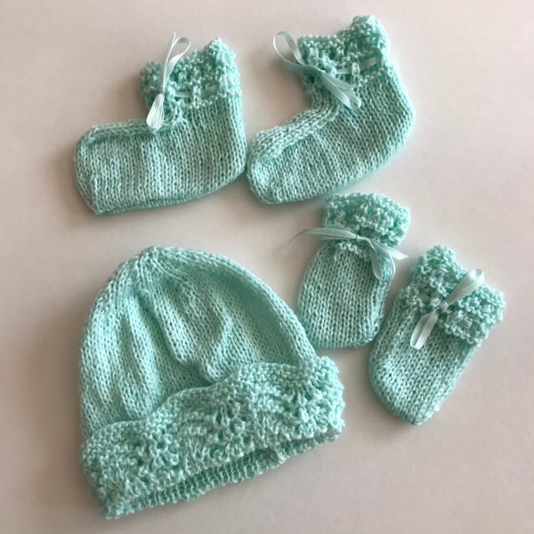 Newborn baby hat, bootees and mittens 