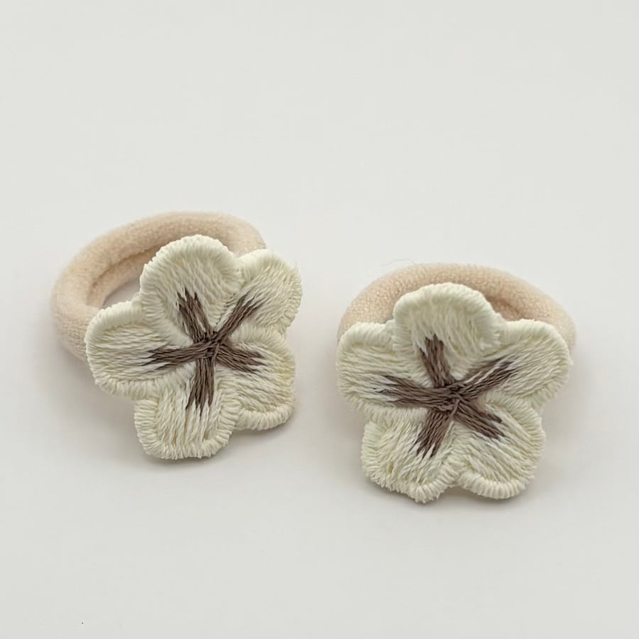 Cream flower Hair Bobbles 