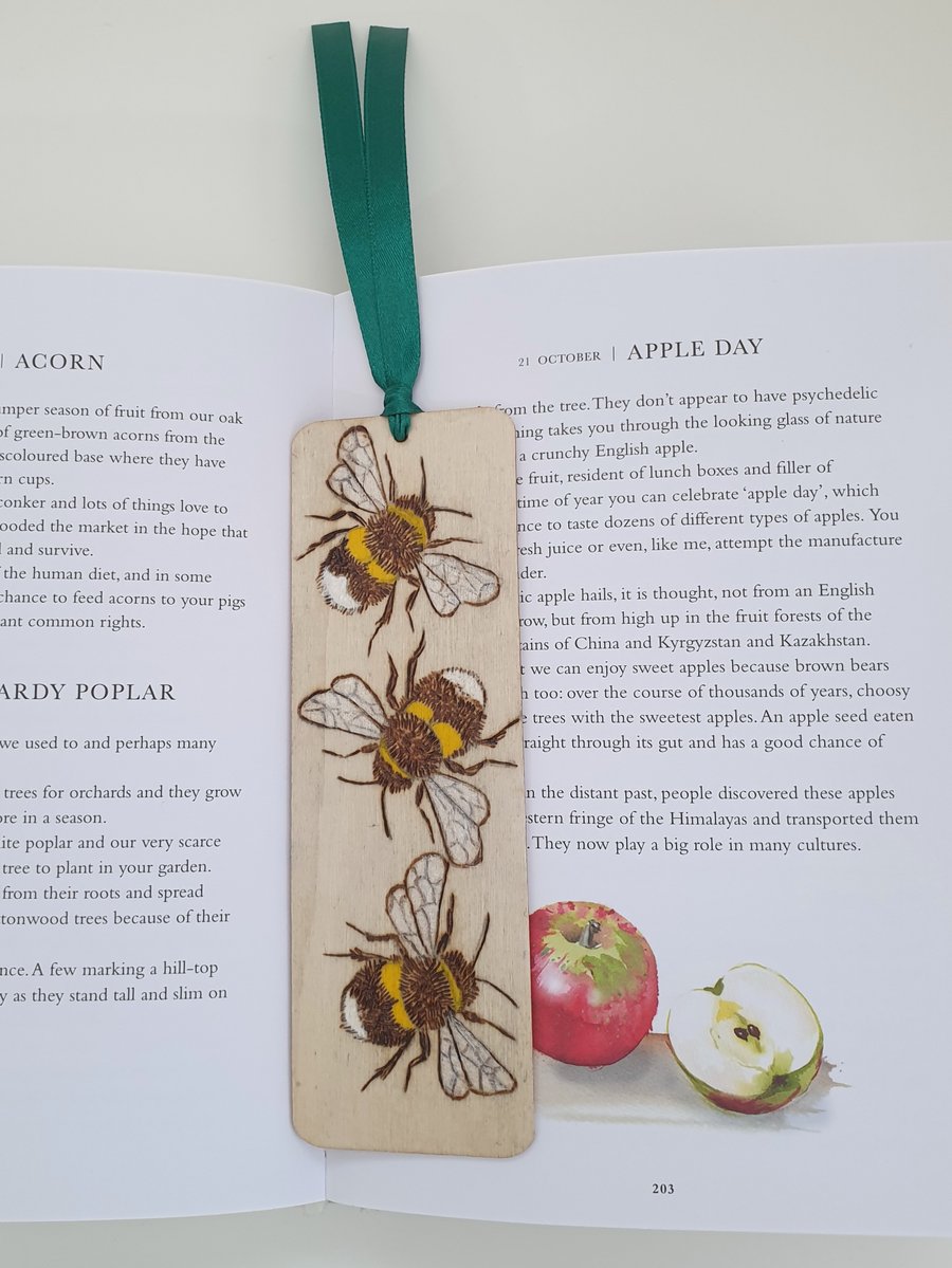 Wooden bumble bee bookmark, pyrography, bee lover gift