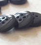15mm 24L 4H design Solid Black Buttons (polyester) - Image 6