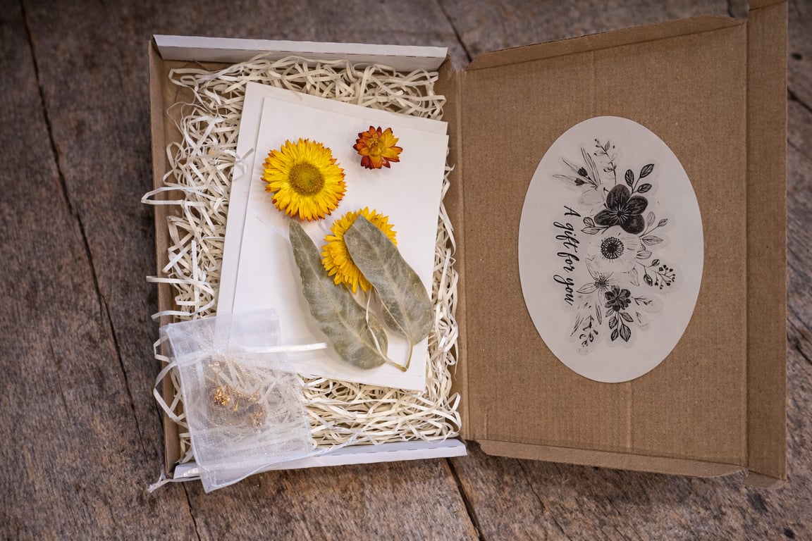 Hand made eco gift sete letterbox with dried flowers