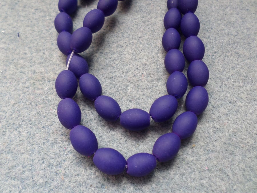 30 x Rubberized Style Glass Beads - 11mm - Oval - Deep Purple 