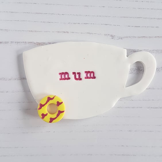 Personalised cup of tea for Mum with your choice of biscuit decoration