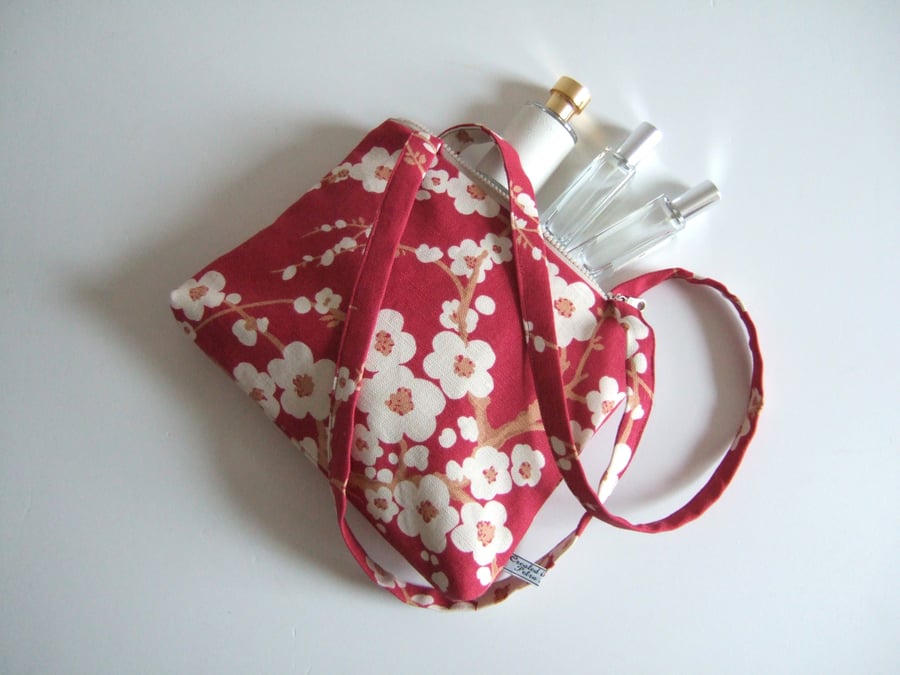 Sale shoulder bag in a Japanese cherry blossom print with chunky zip