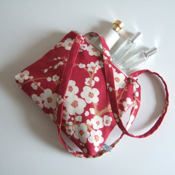 Sale shoulder bag in a Japanese cherry blossom print with chunky zip