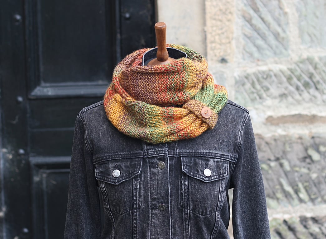 SCARF, knitted infinity loop scarf, chunky autumn shades button snood, cowl