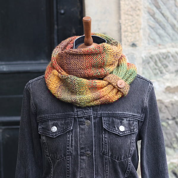 SCARF, knitted infinity loop scarf, chunky autumn shades button snood, cowl