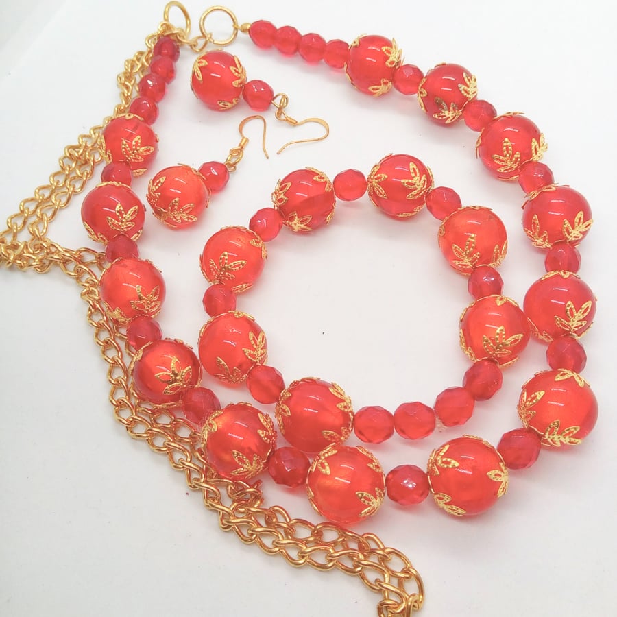 Red Glass and Crystal Bead Jewellery Set with Gold Caps and Chain