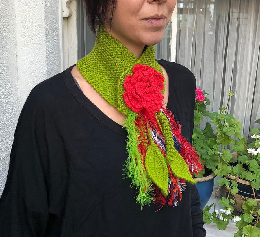 Red Green Chunky Crochet Necklace-hand knit neck wrap with flowers