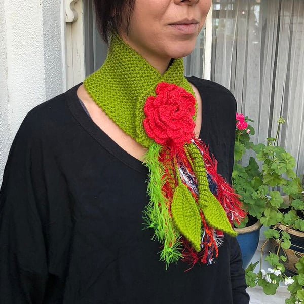 Red Green Chunky Crochet Necklace-hand knit neck wrap with flowers