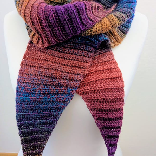 Scarf with pompoms